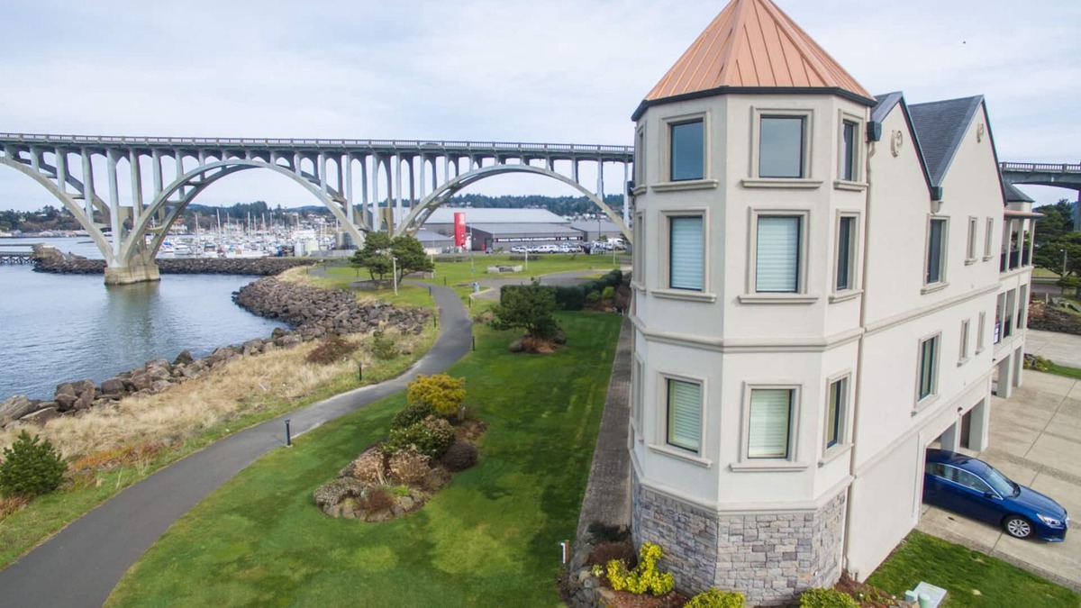Newport Condo | Luxury bay front condo just south of the Newport bridge with stunning views!
