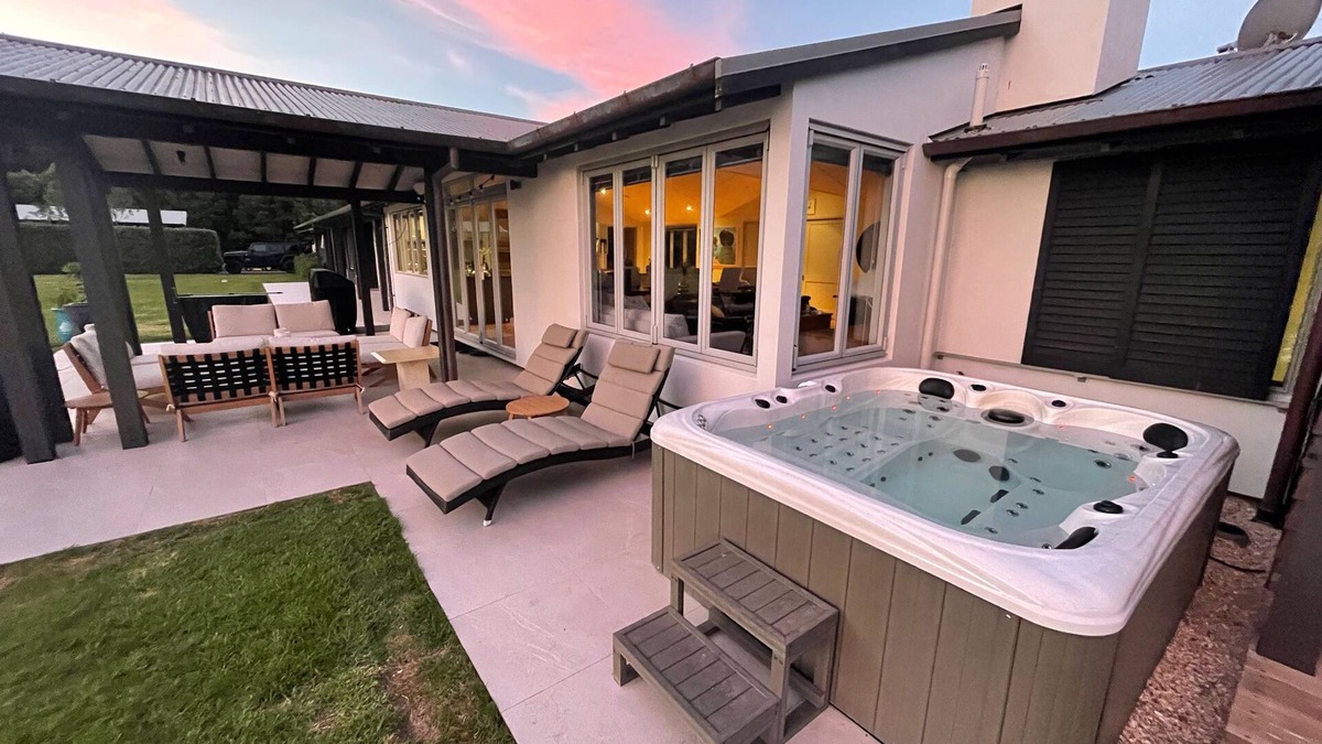 Tawharanui House | Luxury Beachside Paradise in Matakana