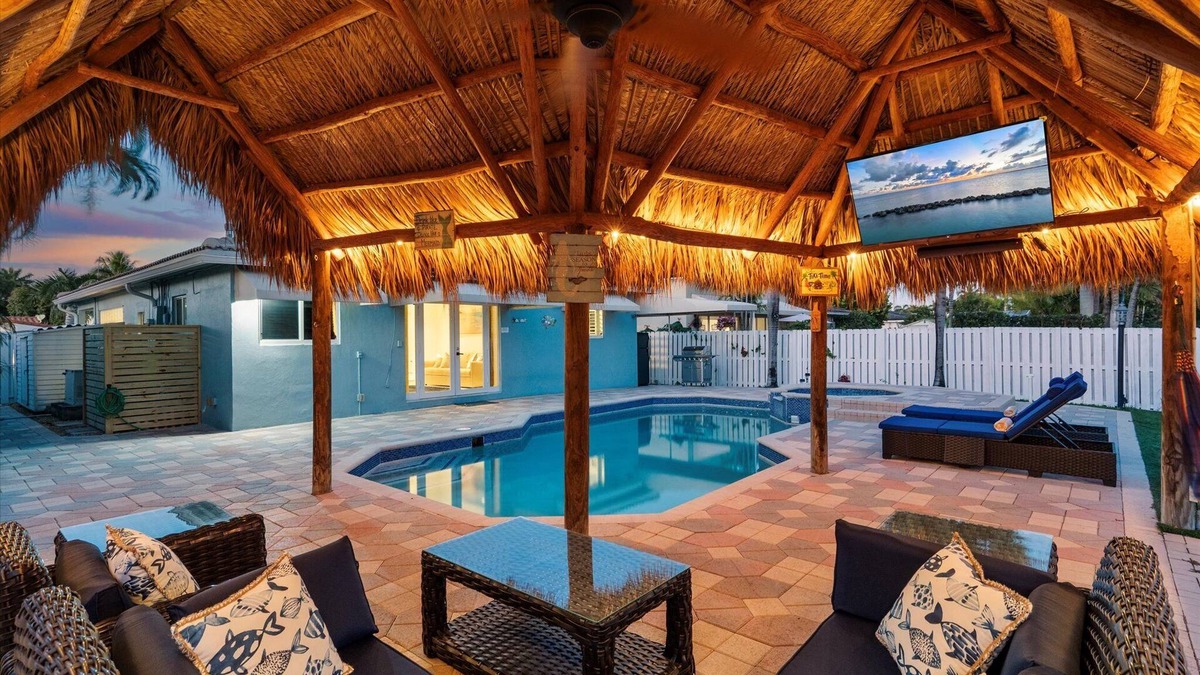 Royal Poinciana House | Luxury Beach House w/Pool, BBQ, 10 minutes to Beach