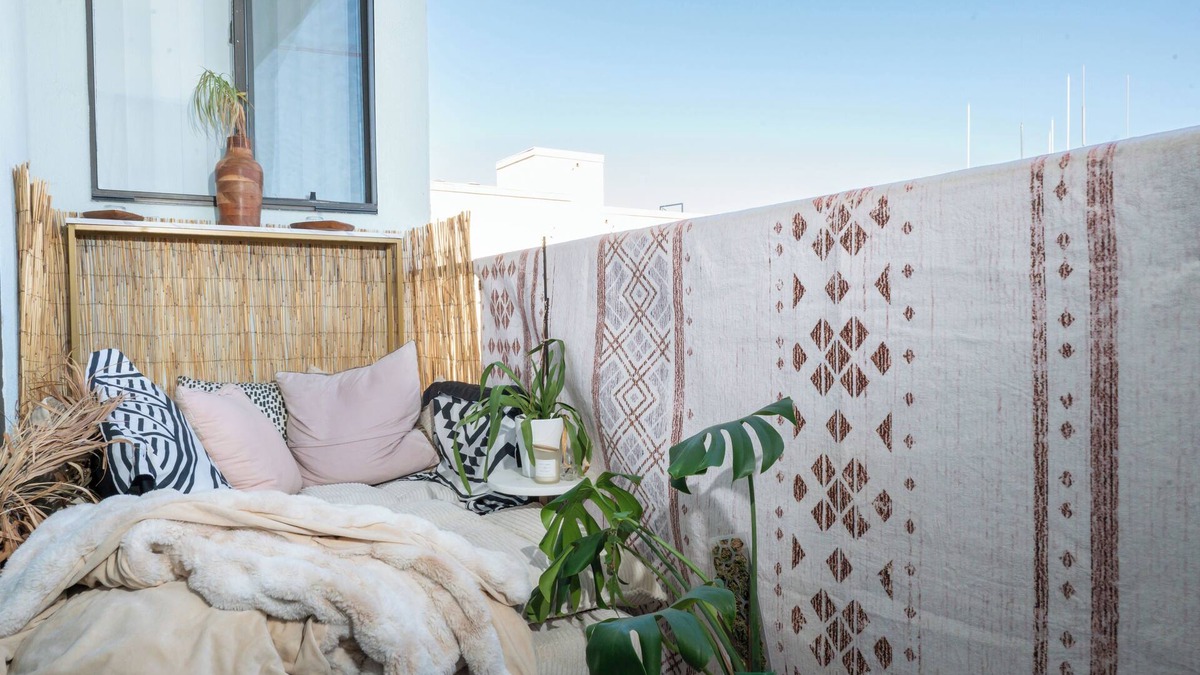 Downtown Apartment | Luxury Beach Style Room in Santa Monica with WiFi, nearby fitness room and pool