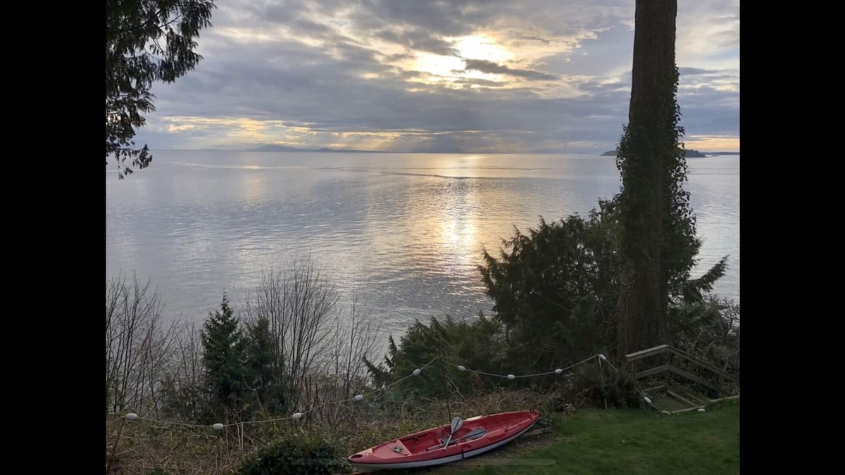 Davis Bay Apartment | Luxury Beach Sweet in Davis Bay, Sechelt