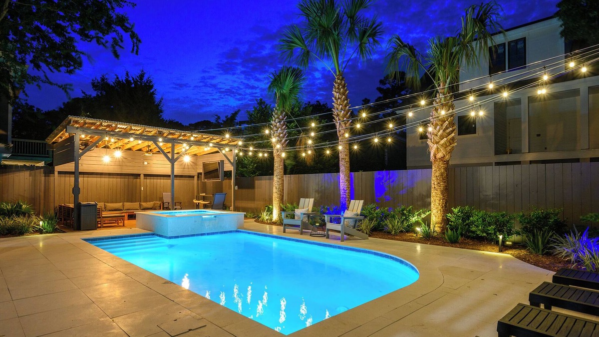 Folly Field House | Luxury Beachside 6BR Coastal Paradise - Dog/Group/Family Friendly~ Amazing Pool!