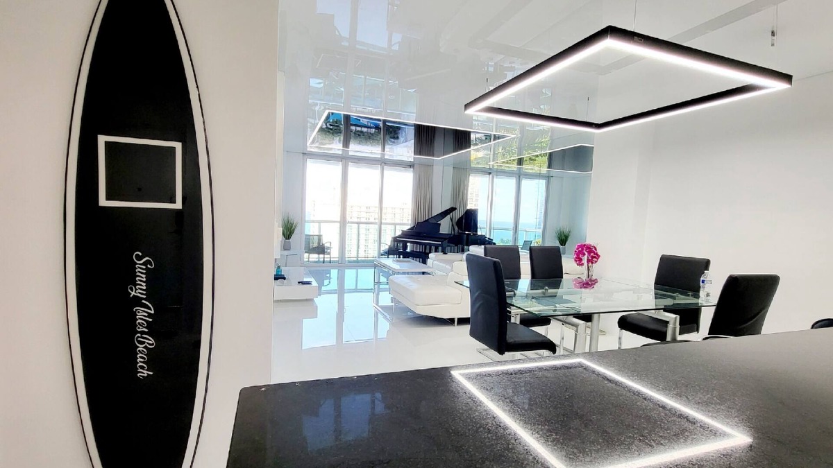 Golden Beach Condo | Luxury Beach & City View Condo 5 min walk to beach