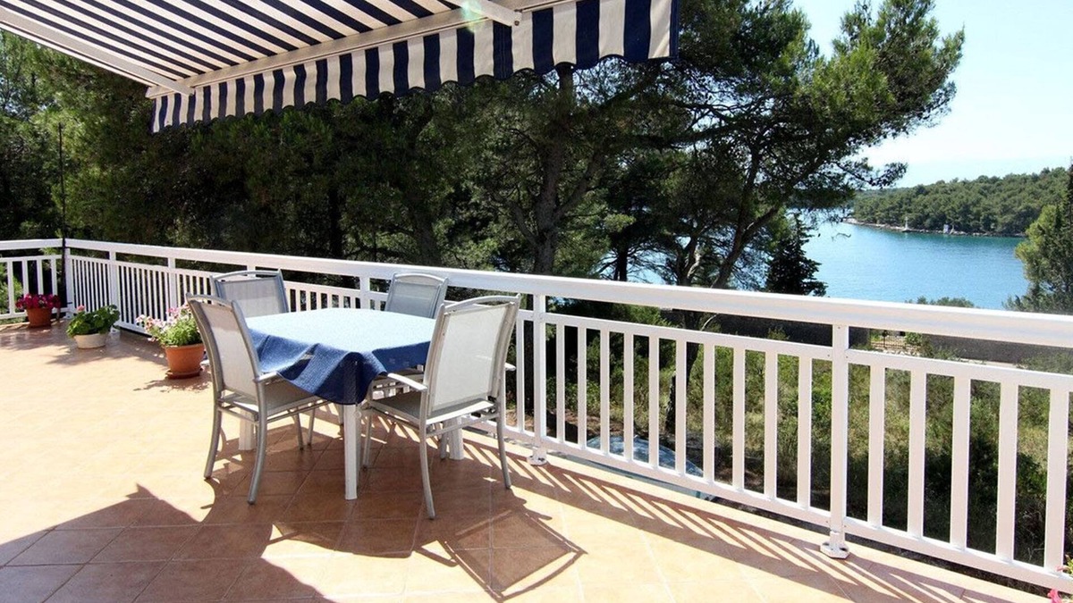 Vrboska Villa | Luxury Beach Villa Amphora