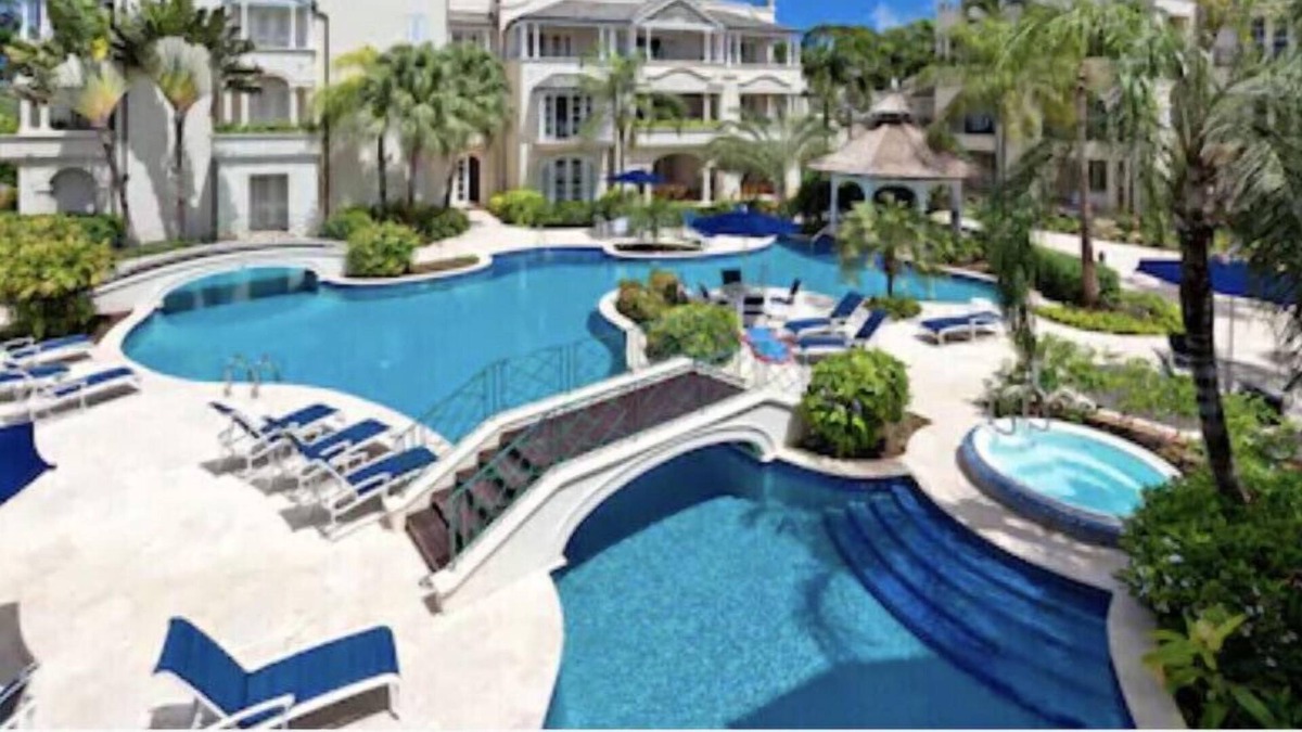 Schooner Bay House | Luxury beachfront property in spectacular grounds.
