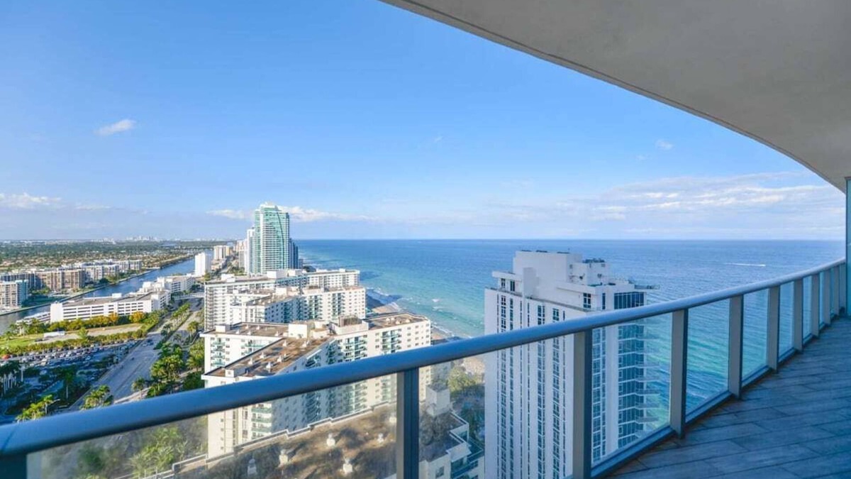 Hollywood South Central Beach Apartment | Luxury Beachfront Condo with Ocean Views