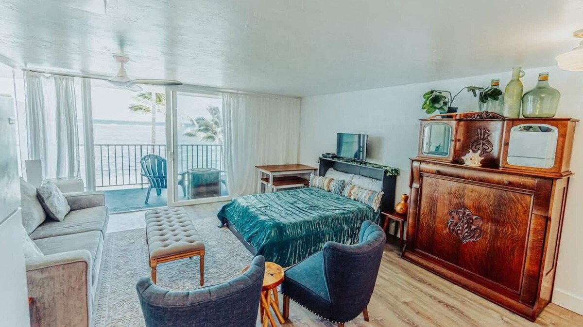 Punaluu Condo | Luxury Beachfront Condo w/AC