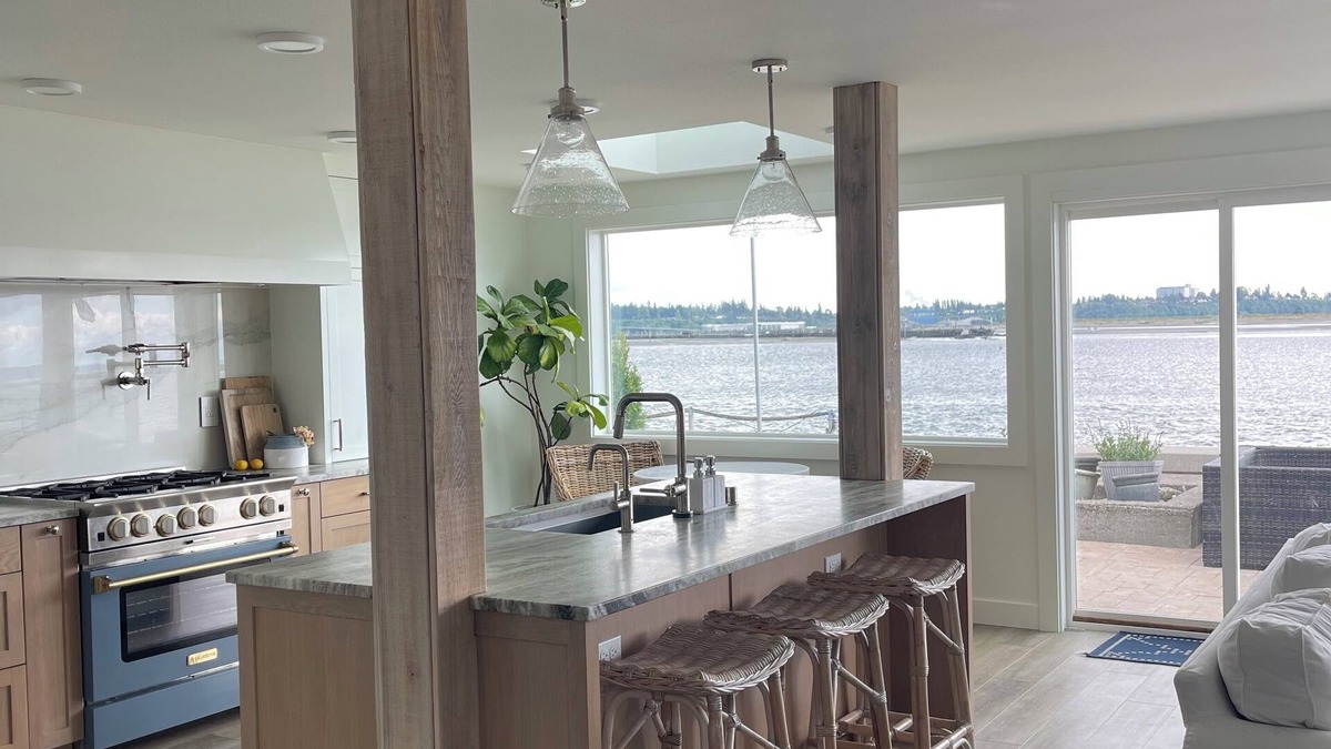 Priest Point House | Luxury Beachfront Haven – 4BR Retreat with Designer Kitchen & Panoramic Views
