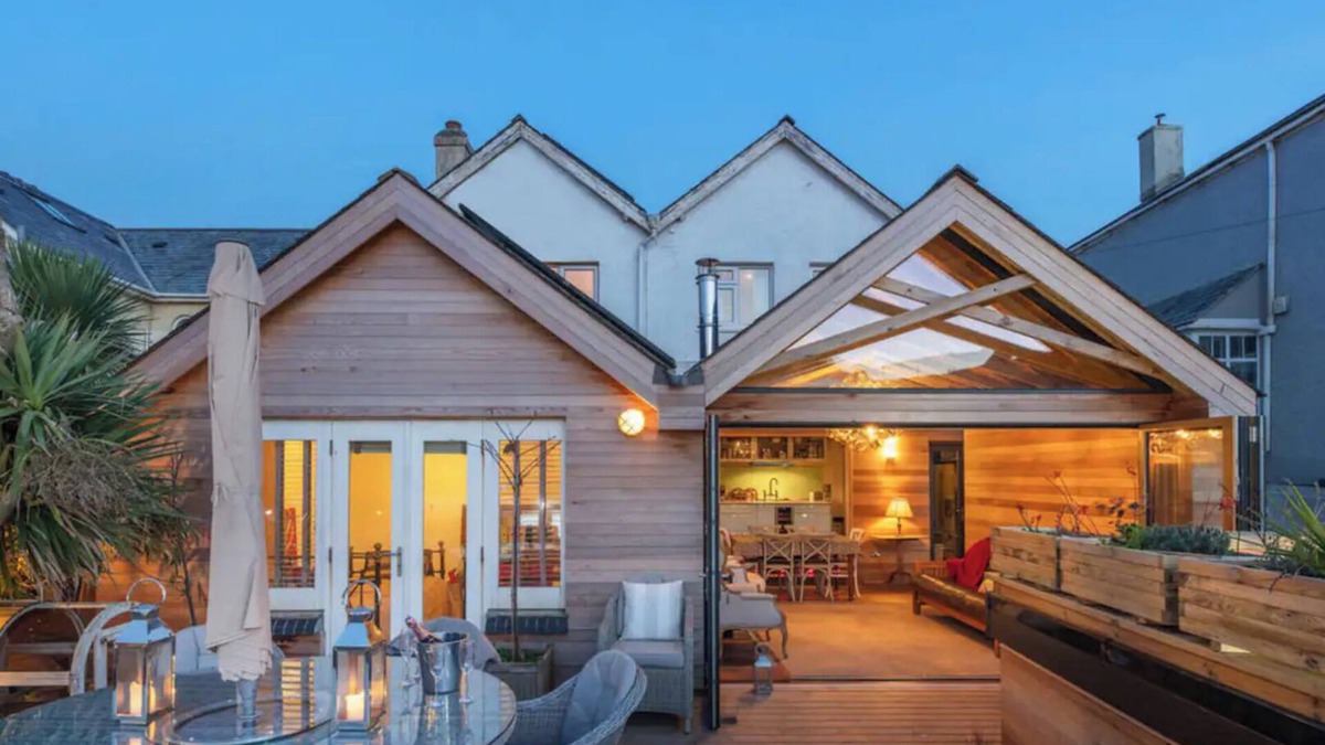 Torcross House | Luxury Beachfront House, Sleeps 12, Free Parking