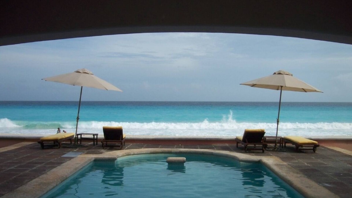 Punta Cancun House | Luxury beachfront huge 4 bedroom IN HOTEL ZONE 1 mile form La ISLA Shopping