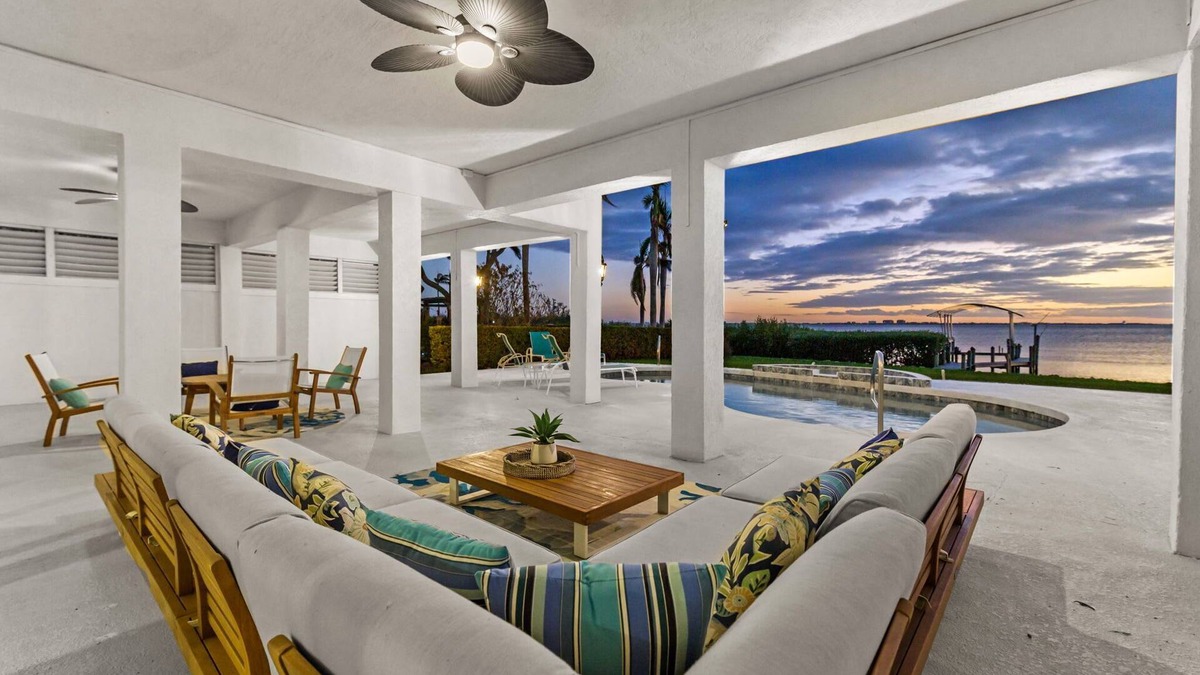 Bayshore Gardens House | Luxury Beachfront Retreat~Pool~Game Room~Sleeps 16