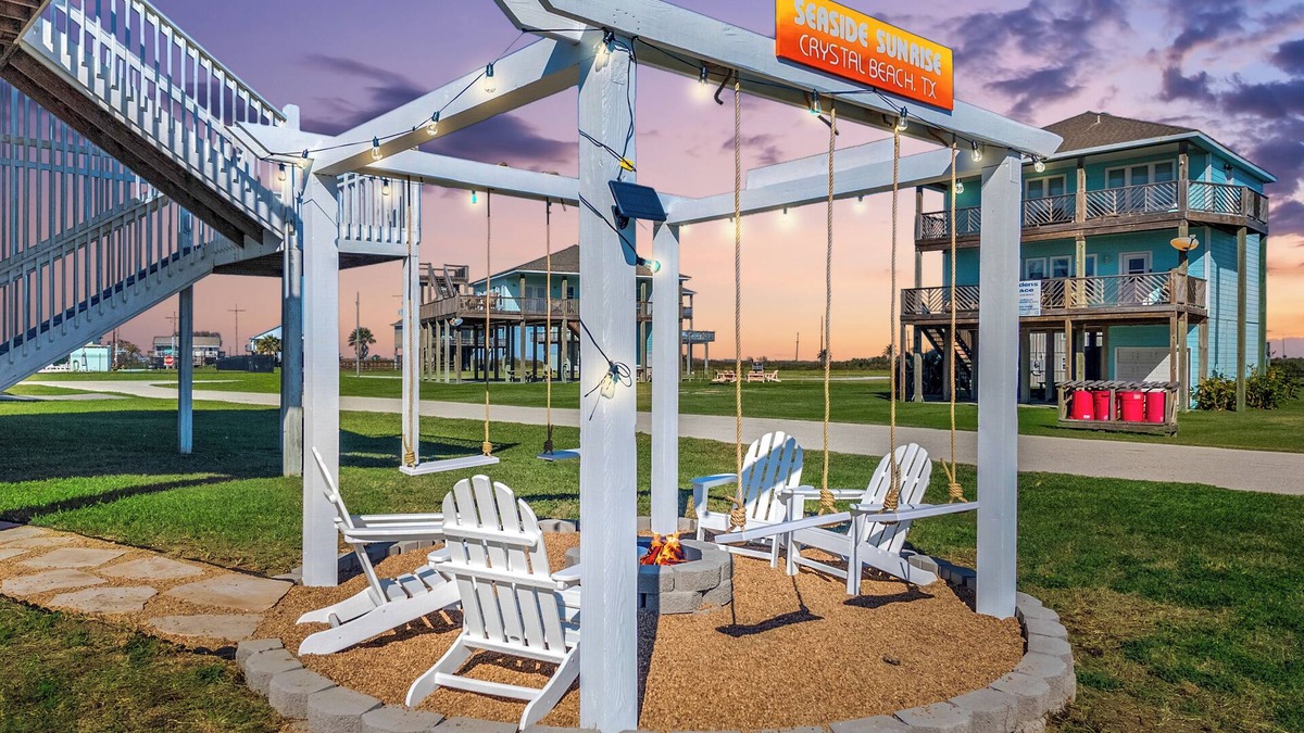 Port Bolivar House | Luxury Beachfront I Hot Tub, Firepit, Elevator & EV Charger