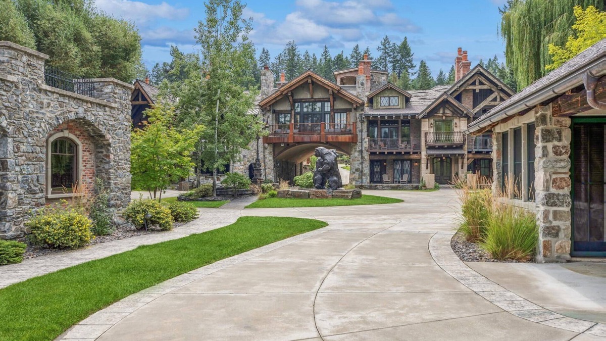 Bigfork Ski Chalet | Luxury Bear Dance Chalet in exclusive gated community! Fireplace! Boat Dock!