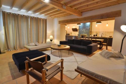 Varennes-Jarcy Villa | LUXURY Bergerie Corsica, PARIS Orly et disney
