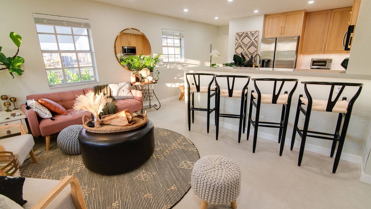 Southwest House | Luxury Boho Cottage Fully Fenced In Near Beach, Zoo & Shopping
