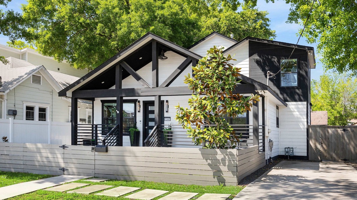 Houston Heights House | Luxury Boho Heights Retreat- Spacious 4 Bedroom, 4 1/2 Bath Bungalow