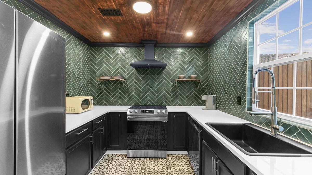 Forest Park House | Luxury BOHO Highland Park Townhouse