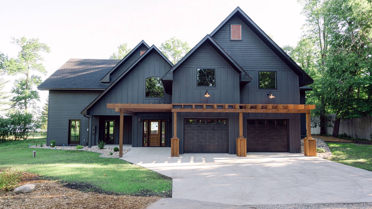 Brainerd House | Luxury Brainerd Sandy Beach Lake Cabin - Sleeps up to 18!