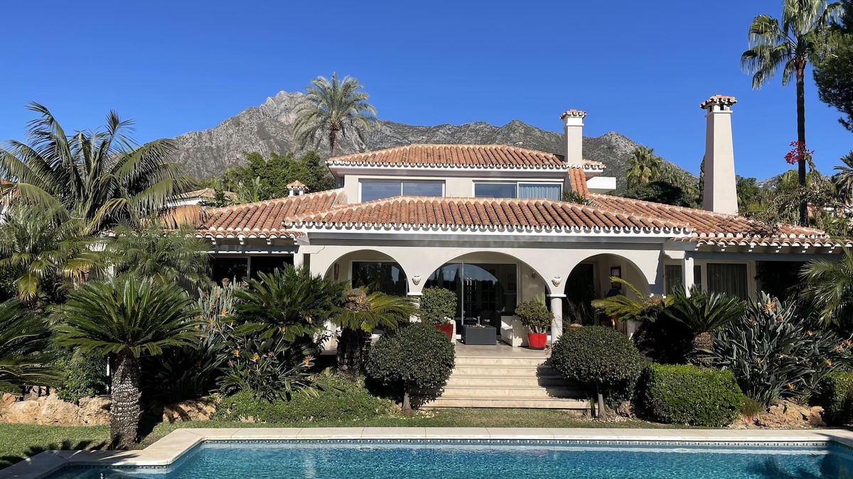 Marbella Villa | Luxury bright villa in Marbella Golden Mile with great sea and mountain views