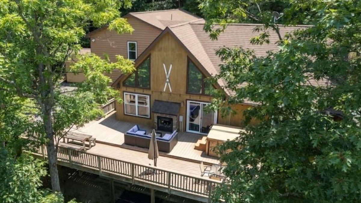 Mount Jackson Cabin | Luxury Bryce Cabin w/Hot Tub, Mountain Views, Theater, Game Room, Firepit!