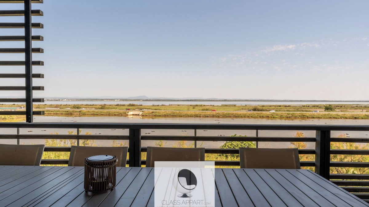 Carnon-Plage Apartment | Luxury building with pond view and parking