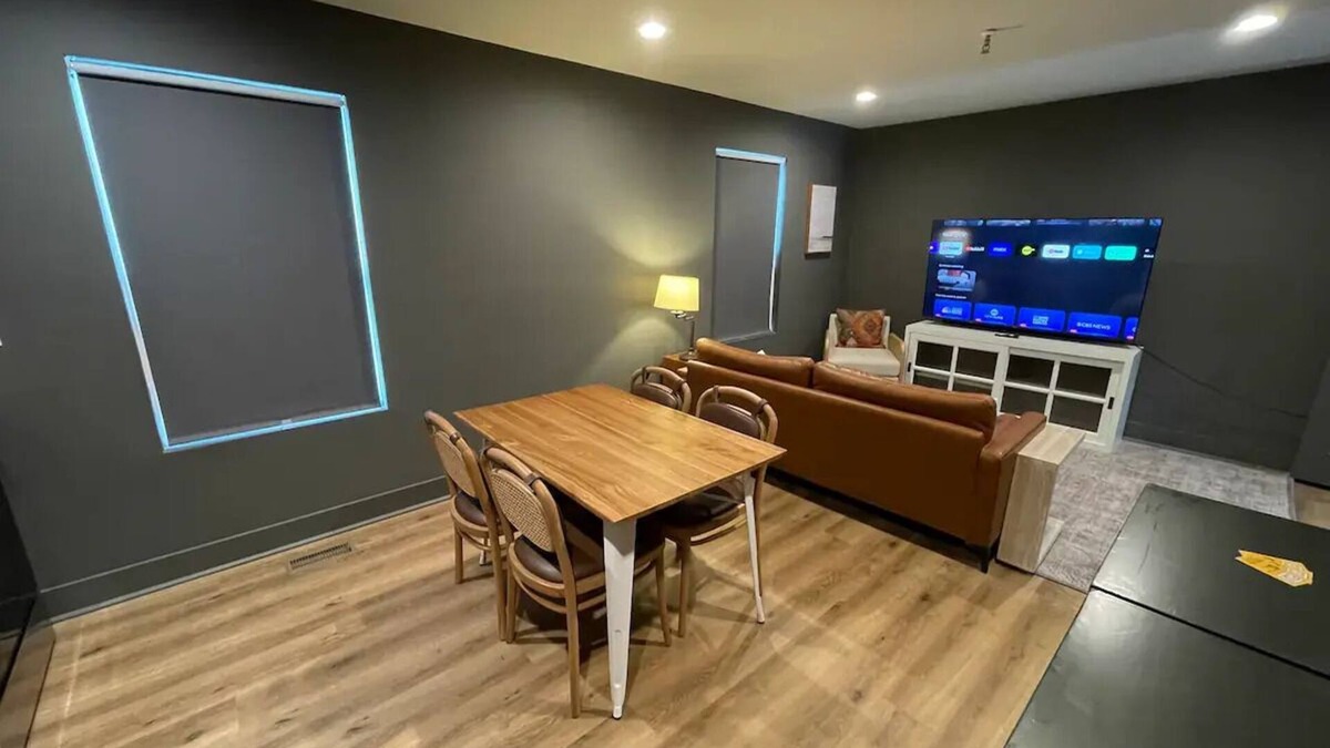 Carrollton House | Luxury By Downtown Train Depot