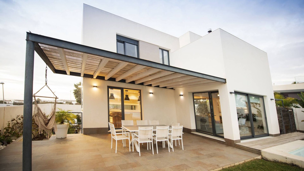 Conil de la Frontera Villa | Luxury by the sea, a/c, private pool, garden, free wifi, ideal for families