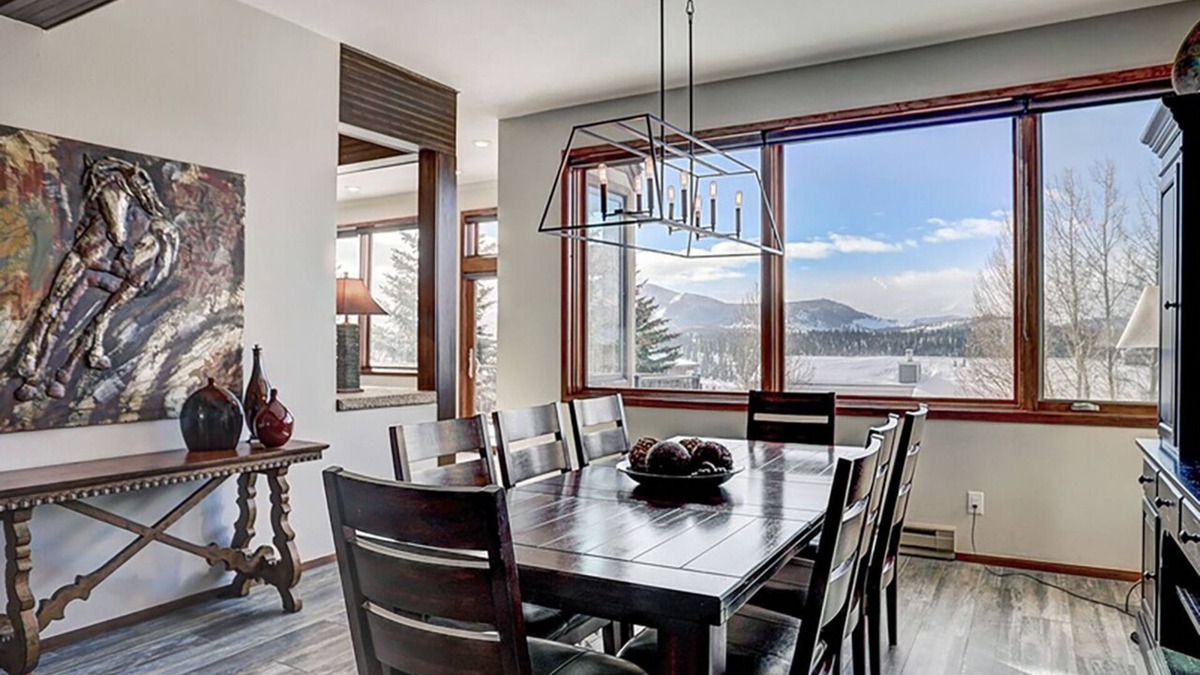 Corinthian Hills House | Luxury By The Lake: Dive into the captivating views from the rooftop deck!