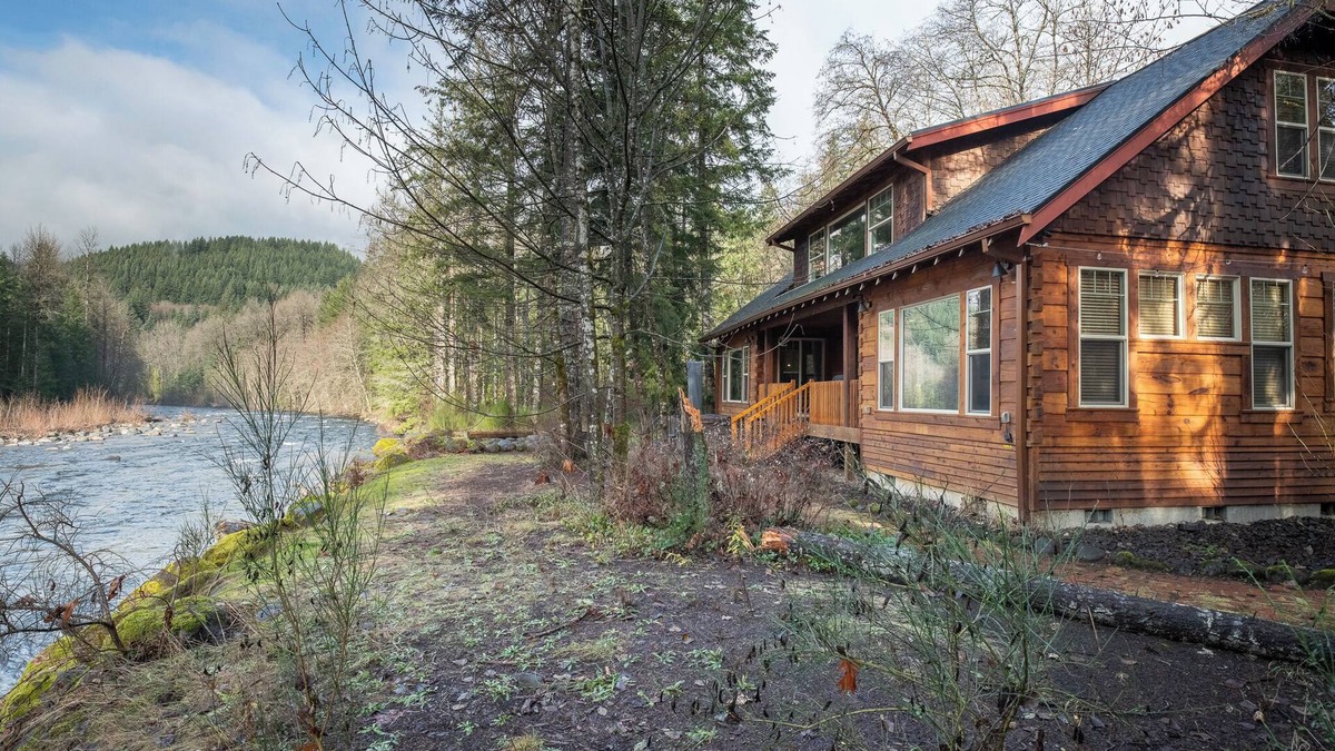 Mount Hood Village House | Luxury by the river, Hot tub, close to hiking trails!