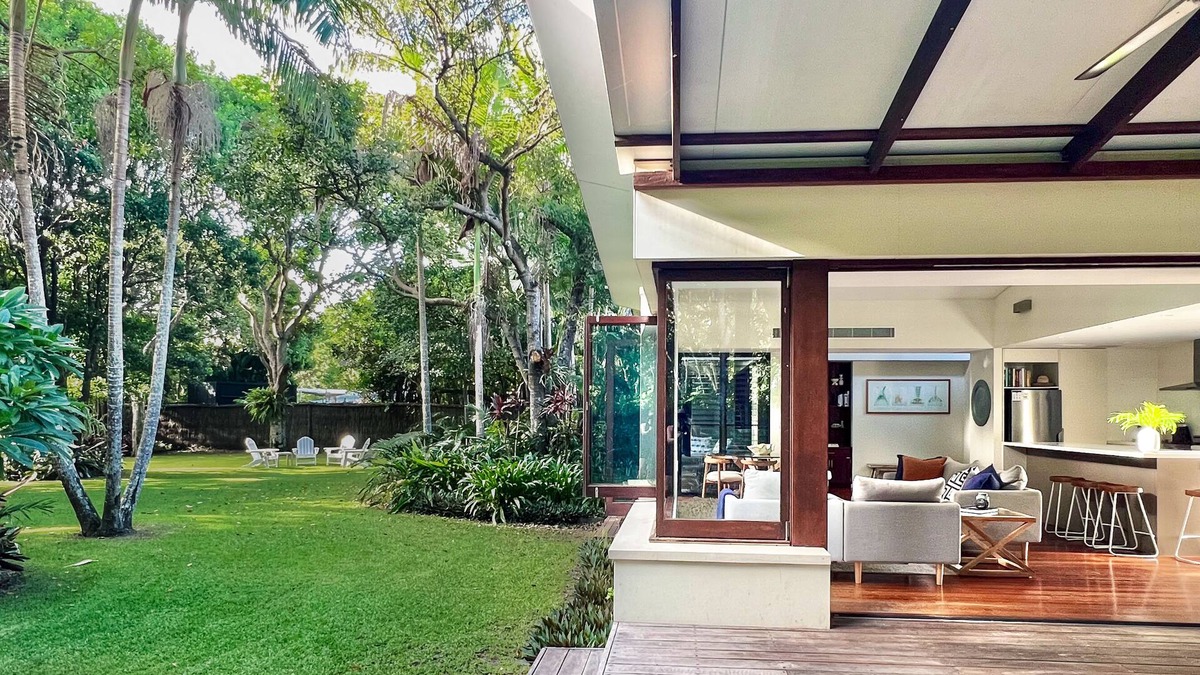 Broken Head House | Luxury Byron Bay Beachfront Home – Heated Pool, Pet Friendly, Family Ready