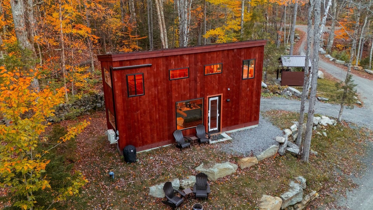 Cavendish Cabin | Luxury Cabin #1 Hot Tub, Kayaks, Paddle Boards, Private Fire Pit