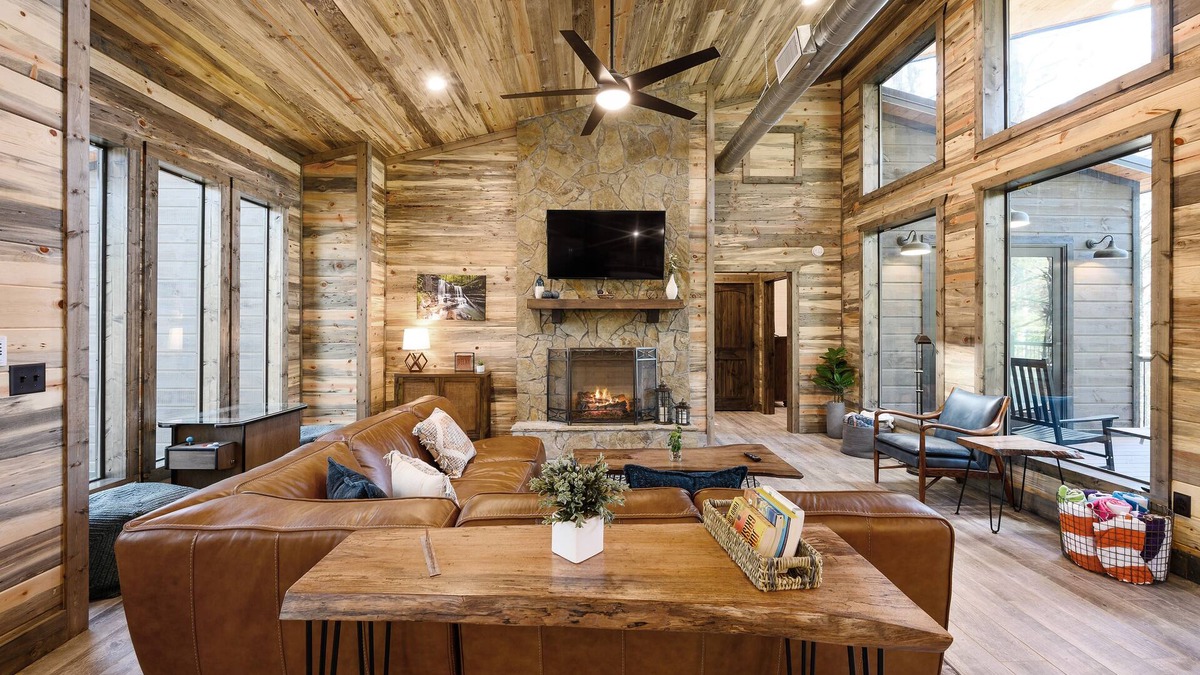 Broken Bow Cabin | Luxury Cabin, 2 BR 2.5 Bath, Sleeps 9 max, 2 Pets Max with Pet Fee