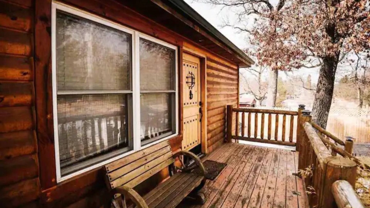 Arkdale Cabin | Luxury Cabin by Castle Rock Lake/Wisconsin Dells!