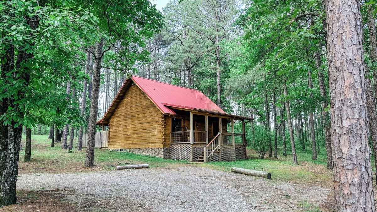 Bismarck Cabin | Luxury cabin getaway on a 40 acre retreat