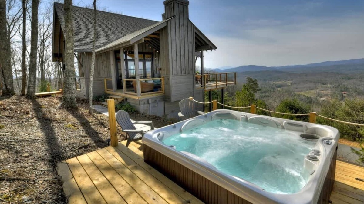 Mineral Bluff Cabin | Luxury Cabin/Hot Tub/Mountain Views/Secluded