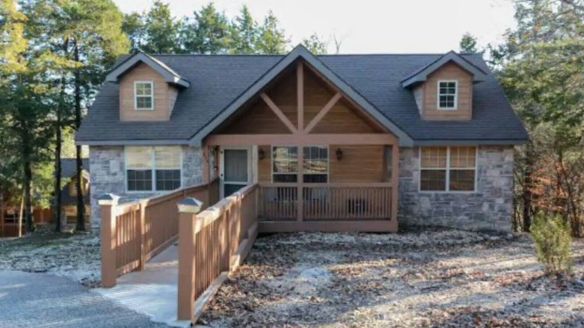 Branson West Cabin | Luxury Cabin in Stonebridge - Branson, Missouri