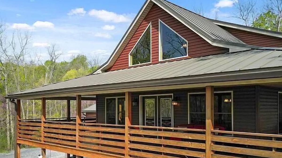Huntingdon Cabin | Luxury Cabin mins to Raystown Lake; Firepit, Basketball Court, Arcade