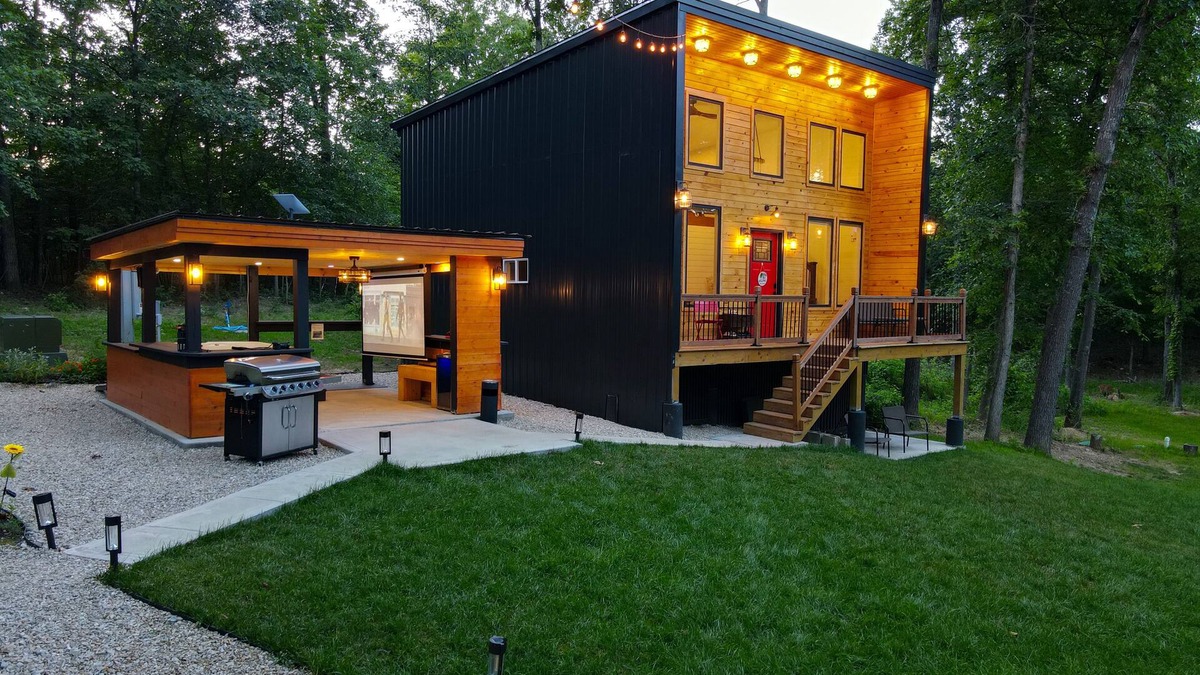 Leasburg Cabin | Luxury Cabin on 9 acres/Sleeps 6 with Hot Tub