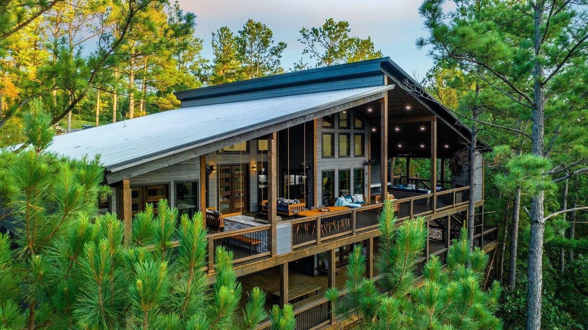 Broken Bow Cabin | Luxury Cabin Private Pond 3k sqft Covered Deck