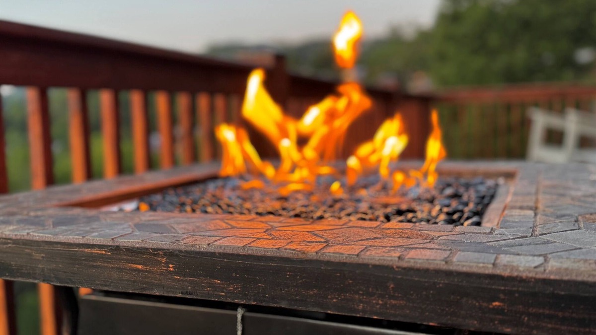 Wolf Laurel Cabin | Luxury Cabin w/Views + Hot Tub - August & Sept Steals