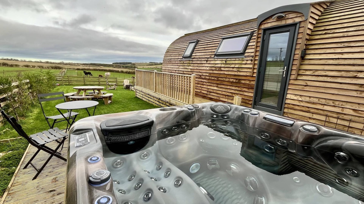 Eyemouth Cabin | Luxury Cabin with Hot Tub in the Scottish Borders
