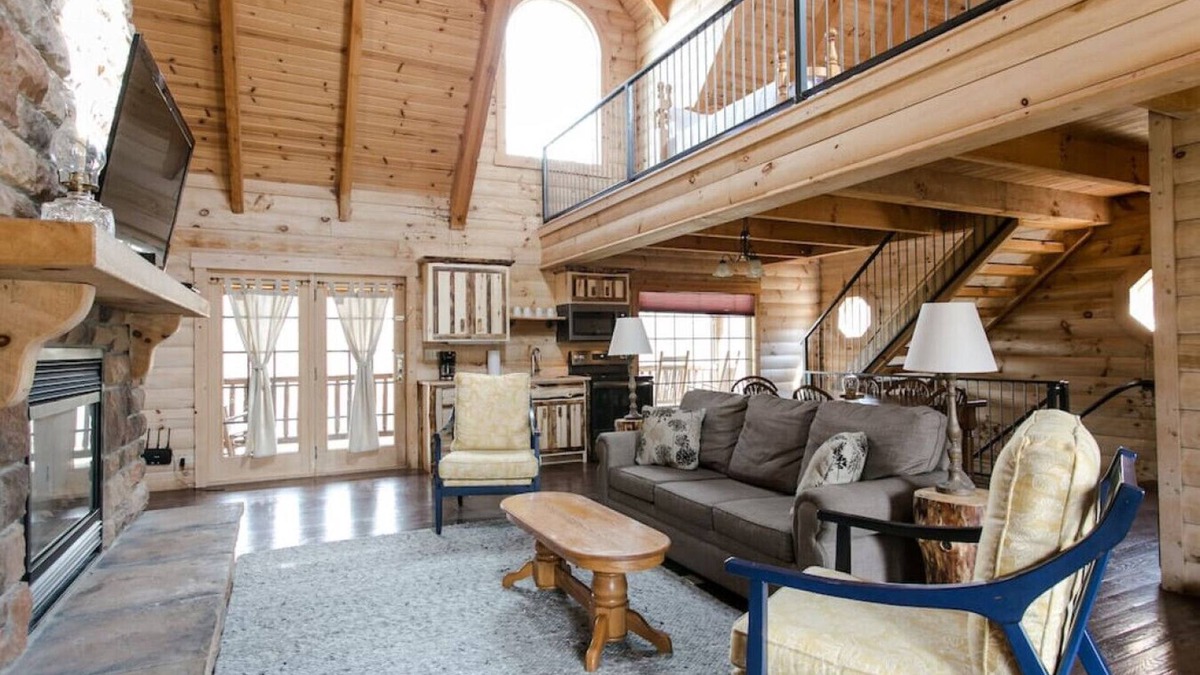 Millersburg Cabin | Luxury Cabin with Kitchen, Fireplace, Living Room. Sleeps up to 8