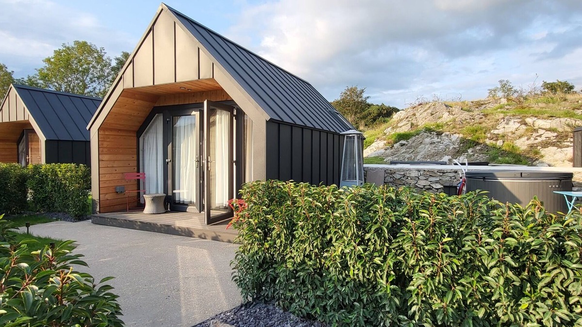 Newry Cabin | Luxury Cabin with Private Hot Tub 3