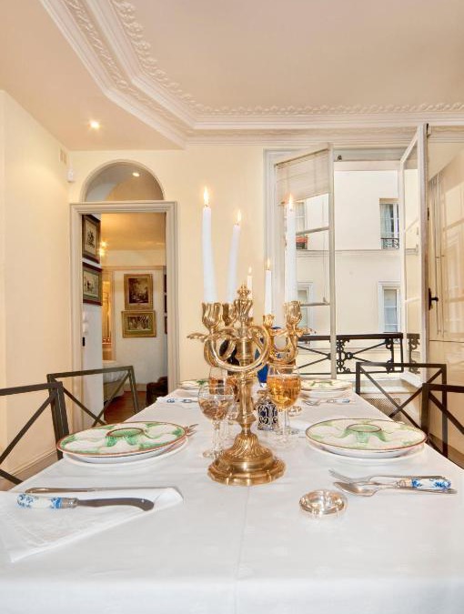 8th Arrondissement Apartment | Luxury, Calm and Elegance in the heart of Champs-Elysées with a bottle of Champagne upon your arrival !