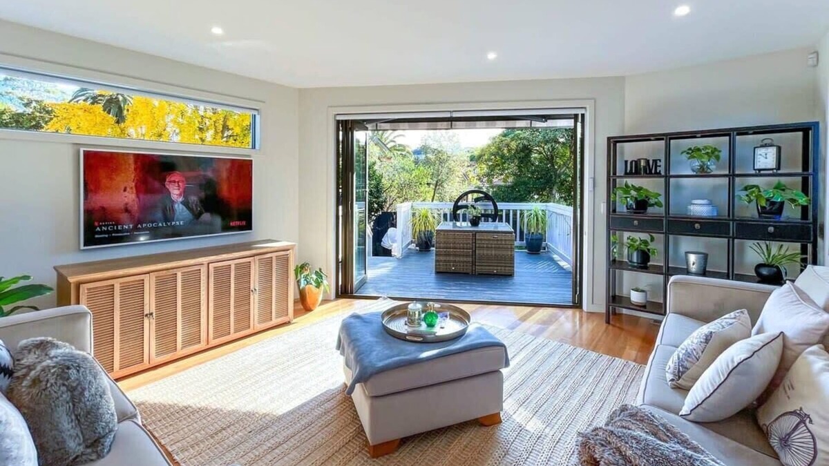 Camberwell House | Luxury Camberwell 3BR Retreat | Sunny Deck & Yard