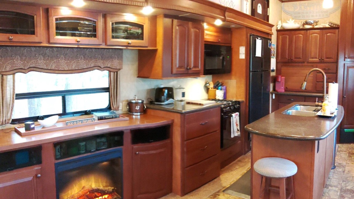 Reddick House | Luxury camping on horse farm in Reddick.