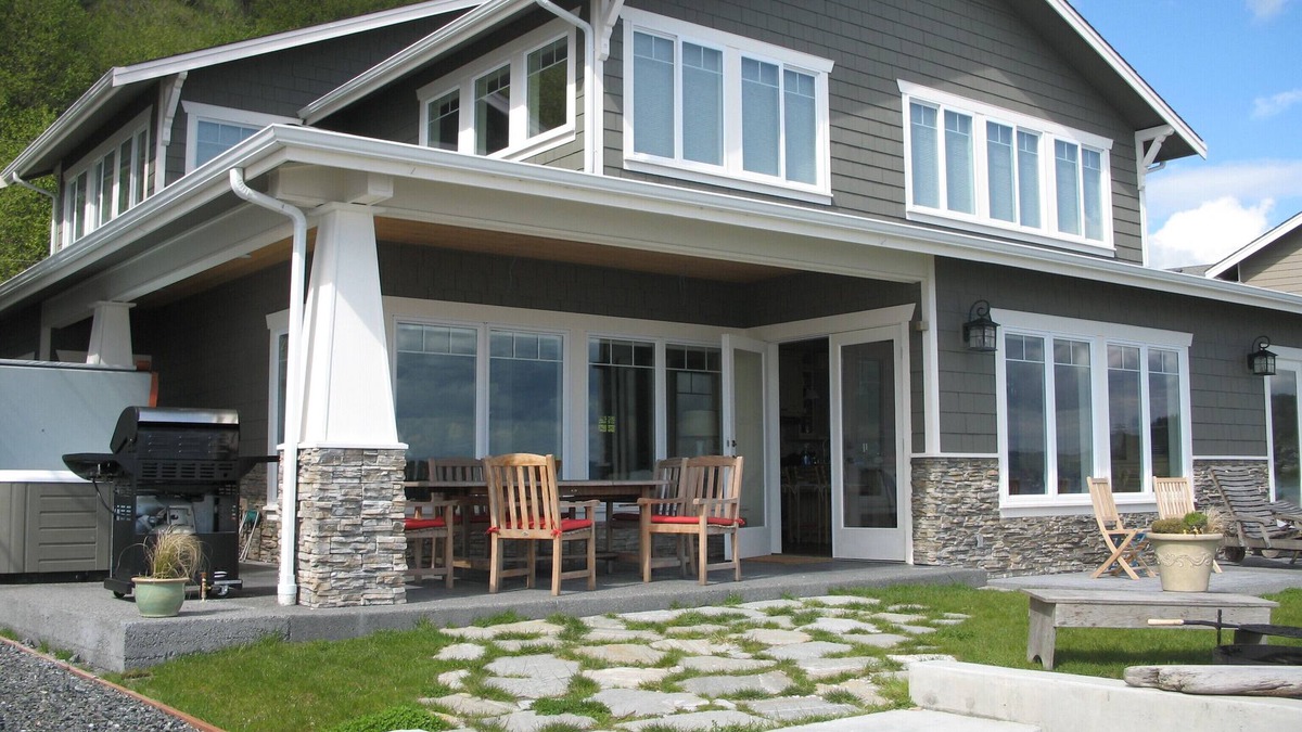 Clinton House | Luxury Cape Cod on Tranquil, Tidal, Sandy Beach, Beds up to 12, Close to Seattle