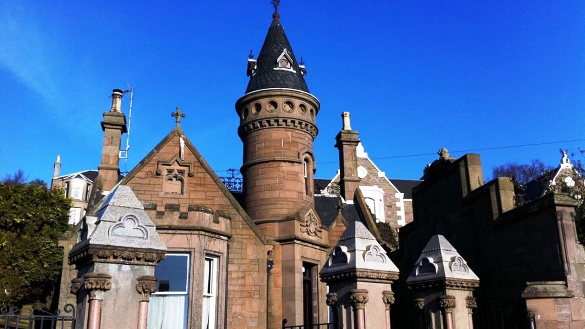 Broughty Ferry House | Luxury Carbet Lodge in the Heart of Broughty Ferry with Garden