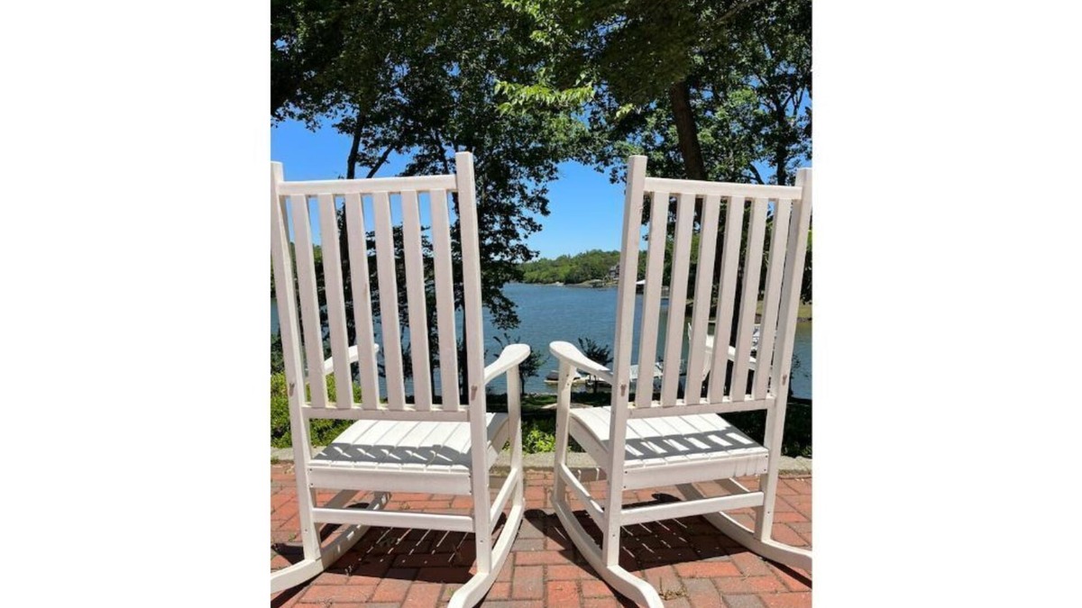 Fort Mill House | Luxury Carriage House Suite on the Lake.