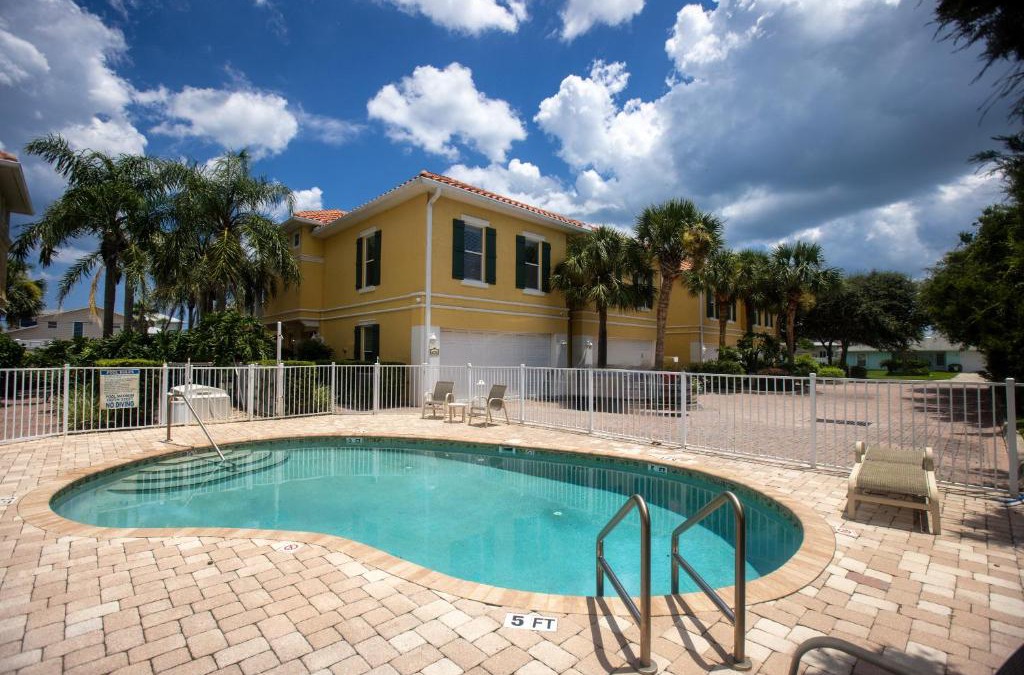 Cearra Del Ray Villa | Luxury Cearra Del Ray Townhome Seconds to Beach 2-Car Garage
